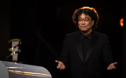 Invité sur scène lors de la remise des prix du Festival International du Film de Marrakech 2025