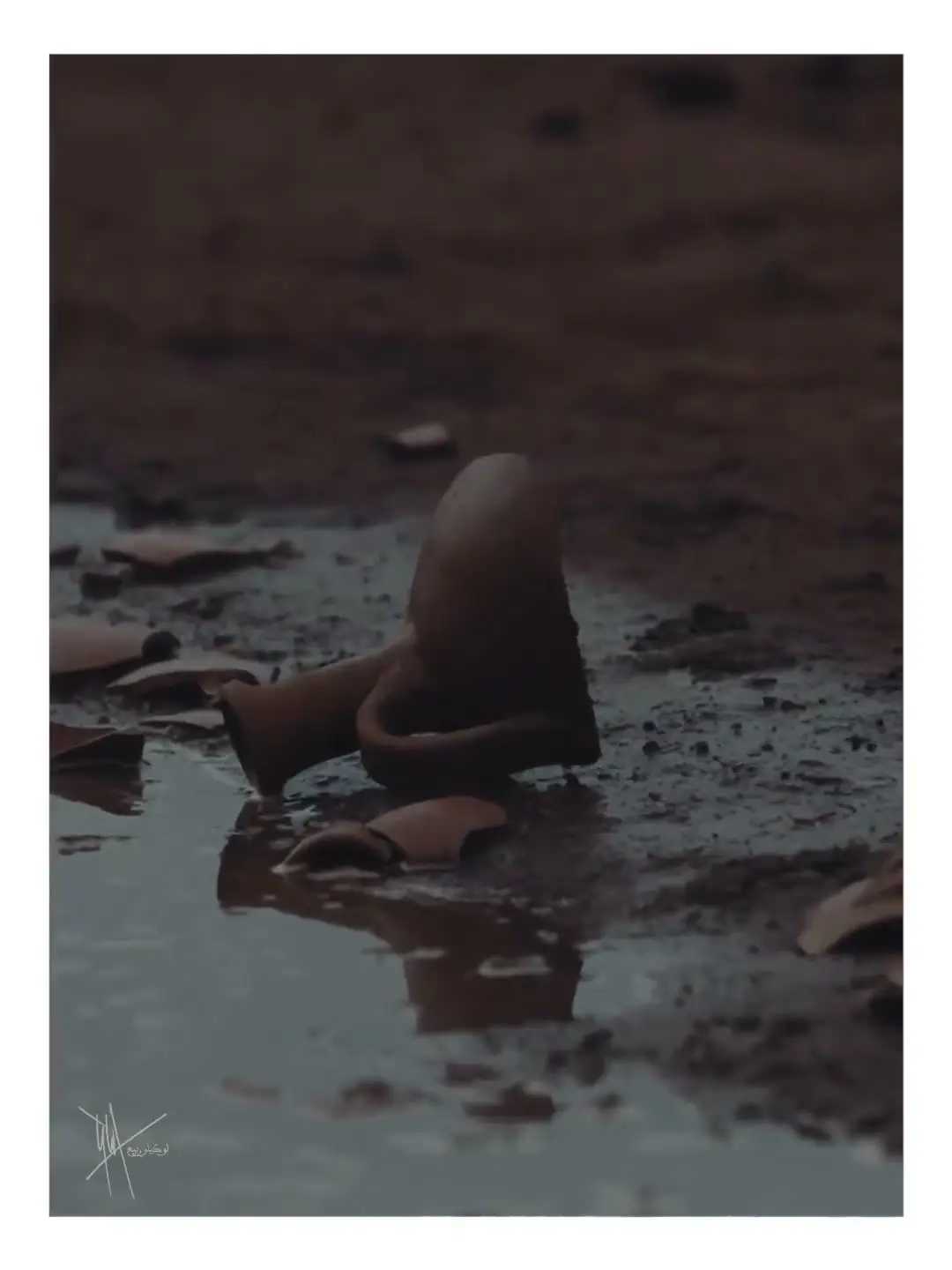 Poterie brisée au sol, ouverture du film Tbourida Ba Thami